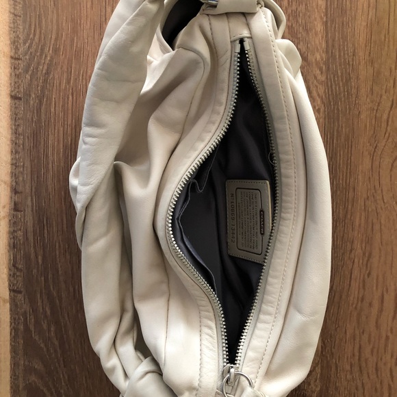 Coach leather handbag - like new - Picture 4 of 4